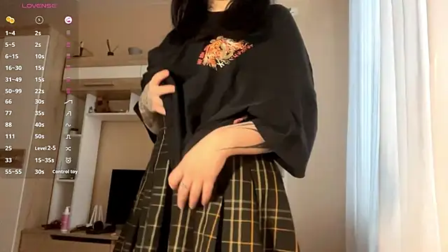 LaurenOveson online show from December 14, 2025, 10:43 am