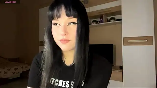 LaurenOveson online show from October 28, 2025, 7:29 am