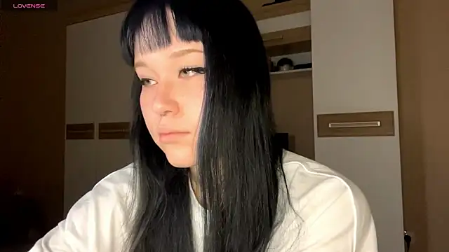 LaurenOveson online show from October 27, 2025, 7:31 am