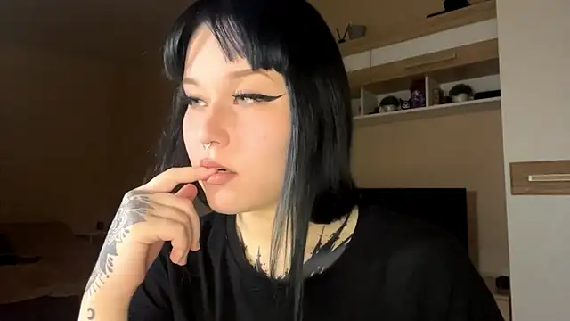 LaurenOveson online show from October 29, 2025, 10:25 am