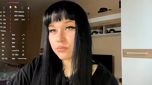 LaurenOveson online show from November 10, 2025, 6:29 am