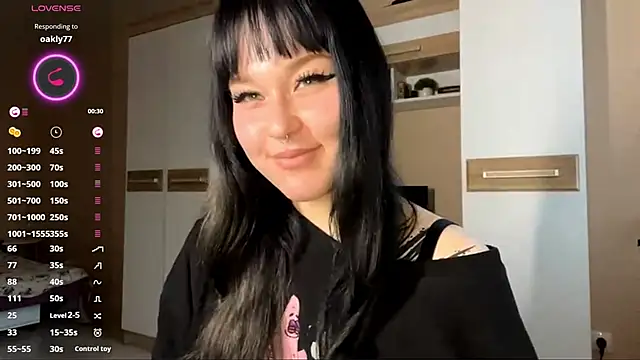 LaurenOveson online show from November 26, 2025, 11:21 am