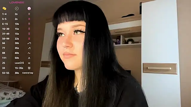 LaurenOveson online show from November 30, 2025, 10:38 am