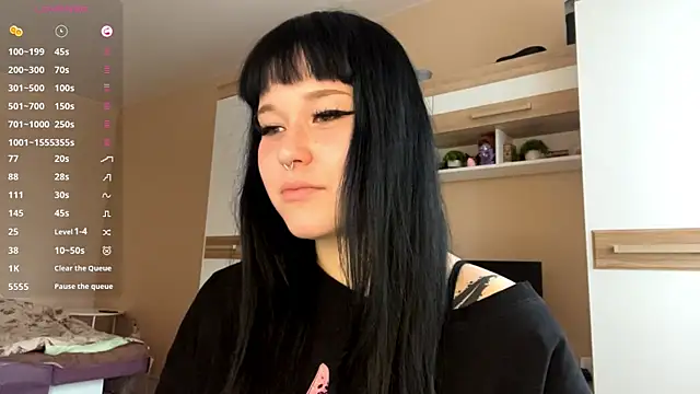 LaurenOveson online show from December 4, 2025, 8:13 am