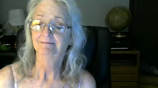 Snapshot of JoleneDelacroix chatting on November 21, 2025, 4:22 am JoleneDelacroix online show from November 21, 2025, 4:22 am