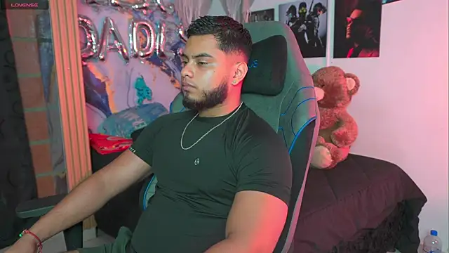 Tiler wolker online show from April 1, 2026, 11:34 pm