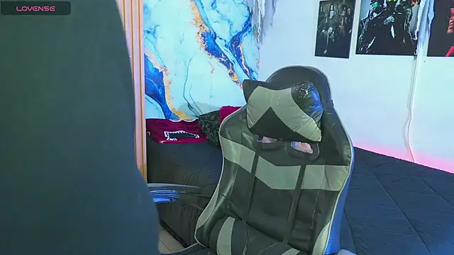 Tiler wolker online show from November 9, 2025, 8:35 pm