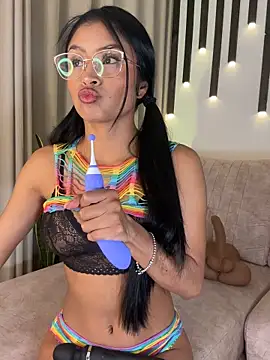 saragrey77 online show from November 26, 2025, 2:17 pm