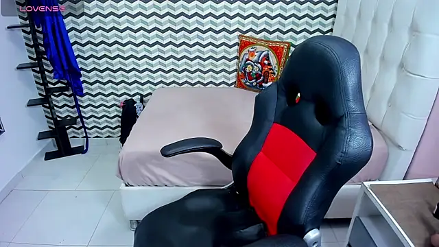 Snapshot of ZALLYWESTER chatting on November 26, 2025, 7:25 pm ZALLYWESTER online show from November 26, 2025, 7:25 pm