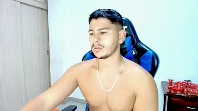 sophia and alex online show from November 24, 2025, 3:28 am