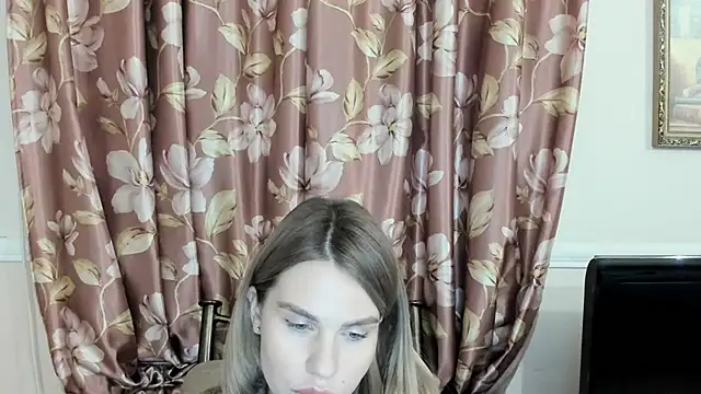 LinaBey online show from February 28, 2026, 4:50 pm