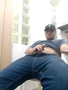 Snapshot of Mrandreuw chatting on October 28, 2025, 1:50 am Mrandreuw online show from October 28, 2025, 1:50 am