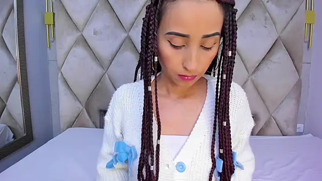 violett rabbit  online show from March 20, 2026, 8:21 pm