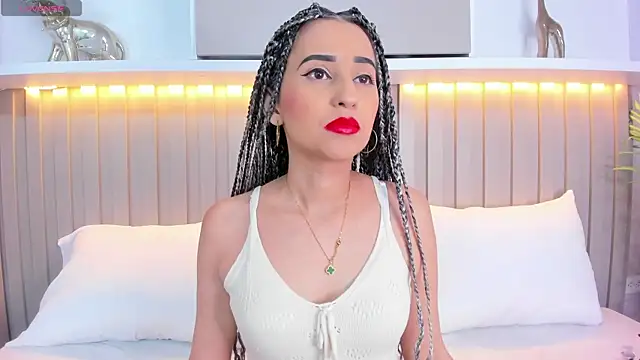 violett rabbit  online show from November 11, 2025, 8:47 pm