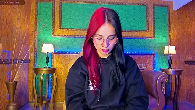 Snapshot of Ale_sweety_ chatting on December 15, 2025, 12:33 pm Ale sweety online show from December 15, 2025, 12:33 pm