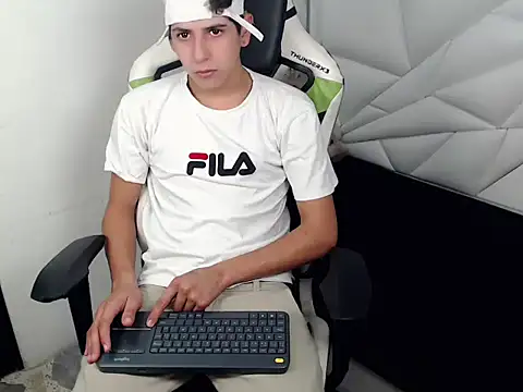 Snapshot of Cash_G_ chatting on November 22, 2025, 8:40 pm Cash G online show from November 22, 2025, 8:40 pm