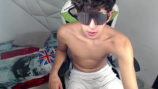 Snapshot of Cash_G_ chatting on December 14, 2025, 9:31 pm Cash G online show from December 14, 2025, 9:31 pm