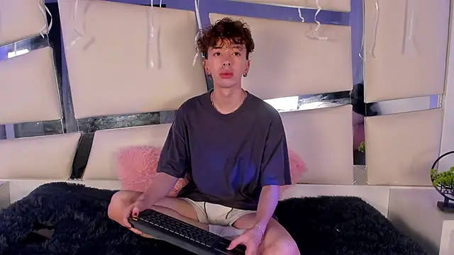 Snapshot of Genesis_ask chatting on November 17, 2025, 3:43 am Genesis ask online show from November 17, 2025, 3:43 am