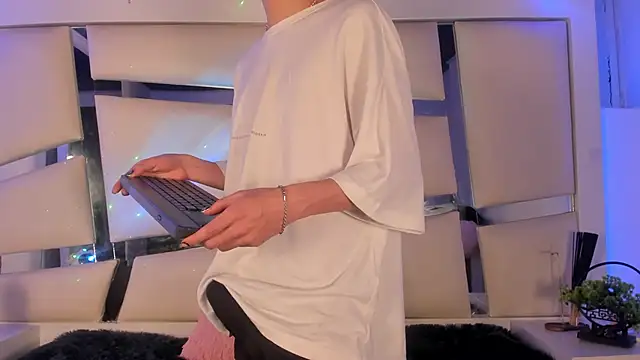 Snapshot of Genesis_ask chatting on November 30, 2025, 5:08 am Genesis ask online show from November 30, 2025, 5:08 am