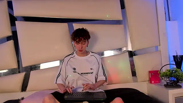 Snapshot of Genesis_ask chatting on November 21, 2025, 4:55 am Genesis ask online show from November 21, 2025, 4:55 am