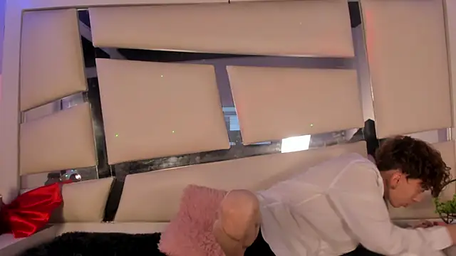 Snapshot of Genesis_ask chatting on December 5, 2025, 4:44 am Genesis ask online show from December 5, 2025, 4:44 am