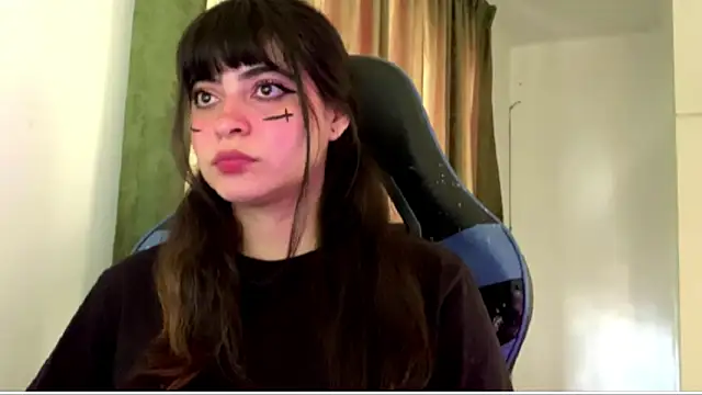 Snapshot of Annagoth_ chatting on April 2, 2026, 4:24 pm Annagoth online show from April 2, 2026, 4:24 pm