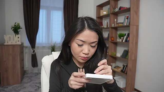 OnieClose online show from December 21, 2025, 7:43 am