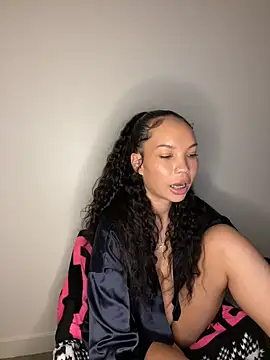 Snapshot of nikkiloveee chatting on November 24, 2025, 6:24 am nikkiloveee online show from November 24, 2025, 6:24 am