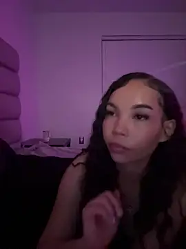 nikkiloveee online show from March 10, 2026, 5:00 am