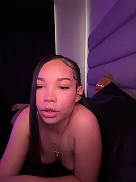 Snapshot of nikkiloveee chatting on February 2, 2026, 9:25 pm nikkiloveee online show from February 2, 2026, 9:25 pm