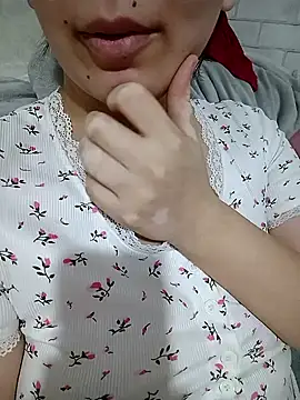 Emily  love online show from December 4, 2025, 3:33 pm