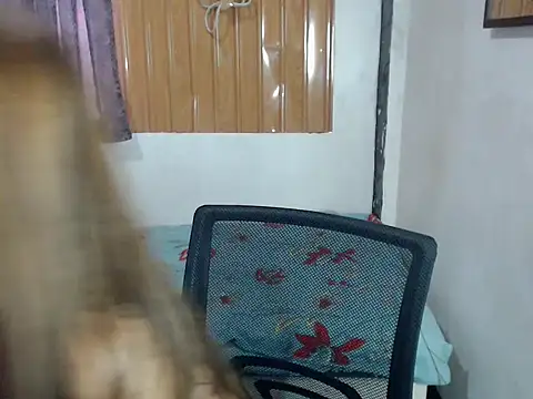 prettysam9 online show from May 19, 2026, 3:46 am