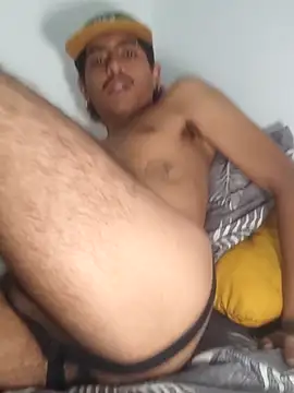 SkinniYamo online show from October 27, 2025, 1:34 pm