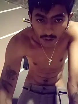 SkinniYamo online show from April 12, 2026, 5:33 am