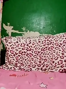 Snapshot of asiangirl_690826 chatting on November 27, 2025, 4:18 pm asiangirl 690826 online show from November 27, 2025, 4:18 pm