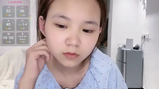 Xiaoyumi61 online show from November 3, 2025, 1:58 pm