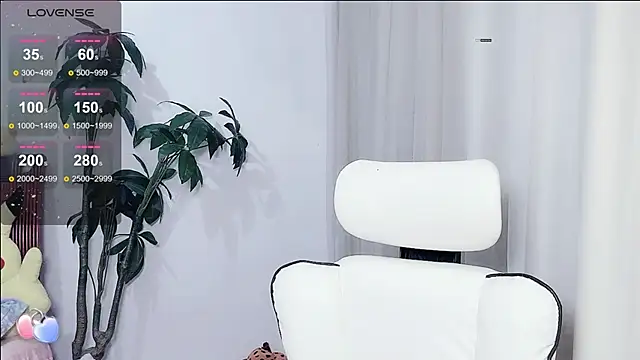 Snapshot of Tangt- chatting on November 9, 2025, 11:47 am Tangt- online show from November 9, 2025, 11:47 am