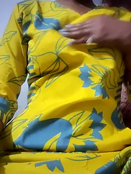 Hot-Rubyy online show from April 23, 2026, 1:13 pm