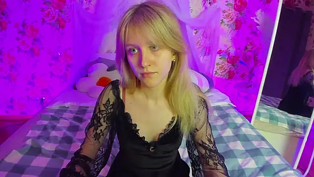 Snapshot of KissChristie__ chatting on November 8, 2025, 8:12 pm KissChristie online show from November 8, 2025, 8:12 pm