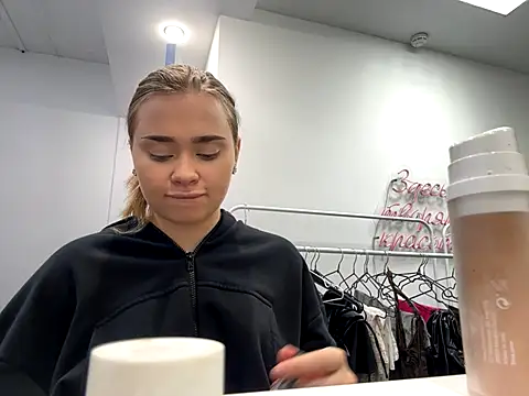 Snapshot of MilaRaven chatting on December 2, 2025, 6:48 am MilaRaven online show from December 2, 2025, 6:48 am