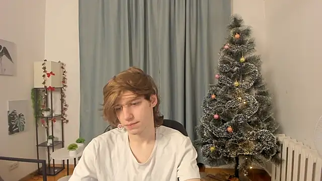 AvenGlow online show from December 21, 2025, 5:09 am