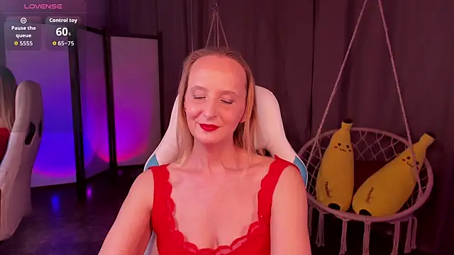 ScarlettPalmer online show from December 19, 2025, 10:28 am