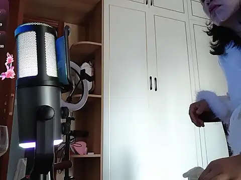 Snapshot of Qt889999 chatting on November 16, 2025, 1:21 am Qt889999 online show from November 16, 2025, 1:21 am