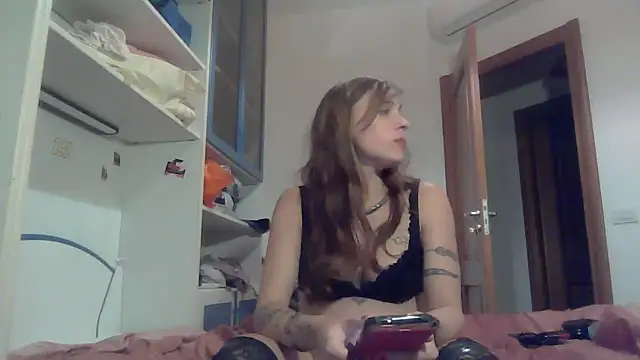 Snapshot of SinnEmily chatting on January 6, 2026, 5:06 pm SinnEmily online show from January 6, 2026, 5:06 pm