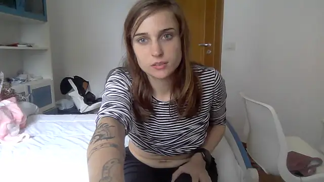 Snapshot of SinnEmily chatting on February 19, 2026, 1:41 pm SinnEmily online show from February 19, 2026, 1:41 pm