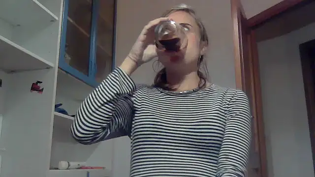 Snapshot of SinnEmily chatting on November 21, 2025, 4:17 pm SinnEmily online show from November 21, 2025, 4:17 pm