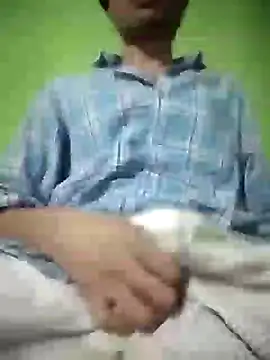 Snapshot of Luckysucks chatting on October 28, 2025, 7:02 pm Luckysucks online show from October 28, 2025, 7:02 pm