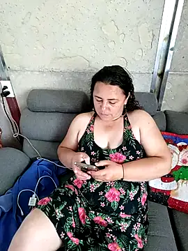 Snapshot of Anny_37 chatting on November 10, 2025, 5:29 pm Anny 37 online show from November 10, 2025, 5:29 pm