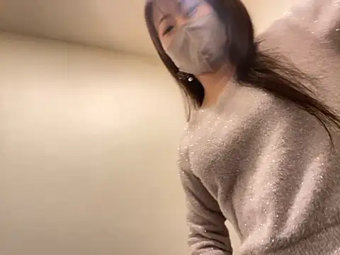 hitomi desu online show from November 24, 2025, 2:17 pm