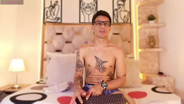 Snapshot of Andrew_Haalls chatting on November 19, 2025, 9:04 pm Andrew Haalls online show from November 19, 2025, 9:04 pm